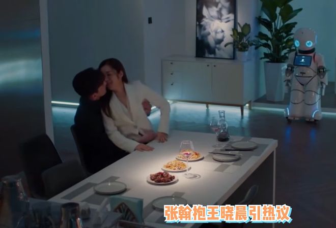 张翰新剧里疑对女演员咸猪手 扯对方内衣带被骂上热搜(图6) 张翰新剧里疑对女演员咸猪手 扯对方内衣带被骂上热搜(图6)