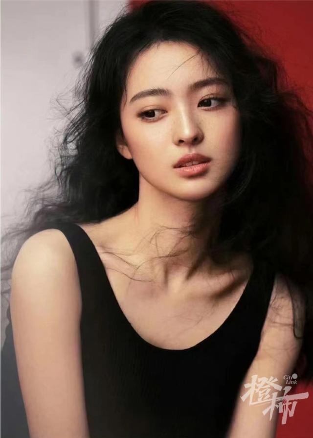 中戏艺考女生全国第一郑佳慧曝光 网友:美!郑佳慧身高体重个人资料(图5) 中戏艺考女生全国第一郑佳慧曝光 网友:美!郑佳慧身高体重个人资料(图5)