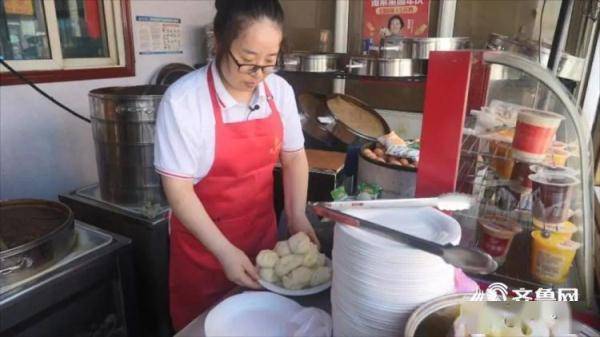 1元1个,10年没涨价,稀饭咸菜还免费!山东这个包子铺火了 (图3) 1元1个,10年没涨价,稀饭咸菜还免费!山东这个包子铺火了 (图3)