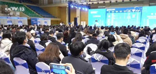 全国多地组织举办人才招聘活动 吸引科研人才及高校毕业生 (图3) 全国多地组织举办人才招聘活动 吸引科研人才及高校毕业生 (图3)