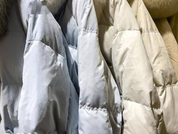 羽绒服可以直接机洗吗?这2件事很关键!洗之前一定要注意→ (图2) 羽绒服可以直接机洗吗?这2件事很关键!洗之前一定要注意→ (图2)