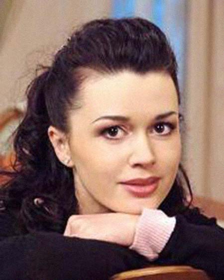 安娜斯塔西娅·扎沃洛纽克 简历图片 安娜斯塔西娅·扎沃洛纽克 简历 - 名人简历(图1)