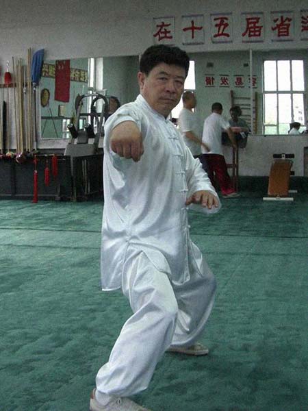 何松吉 简历图片 何松吉 简历 - 名人简历(图1)