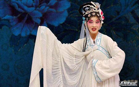何伶 简历图片 何伶 简历 - 名人简历(图1)